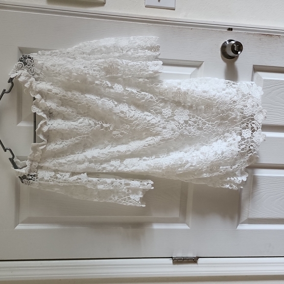 White lace dress - Picture 1 of 4